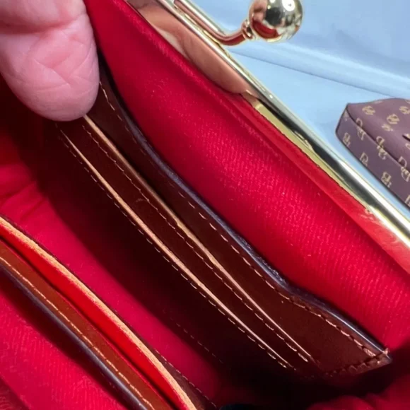 Kiss Lock Bliss Dooney & Bourque Kisslock Coin credit Card purse bag Wallet - Picture 6 of 8